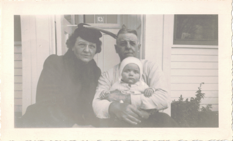 Minnie and Dave Thomas at Thomas Home with Baby Nov 1945